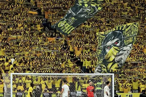 الانضباط تفرض غرامة ضخمة على اتحاد جدة بسبب "لافتة الديربي" أمام الأهلي